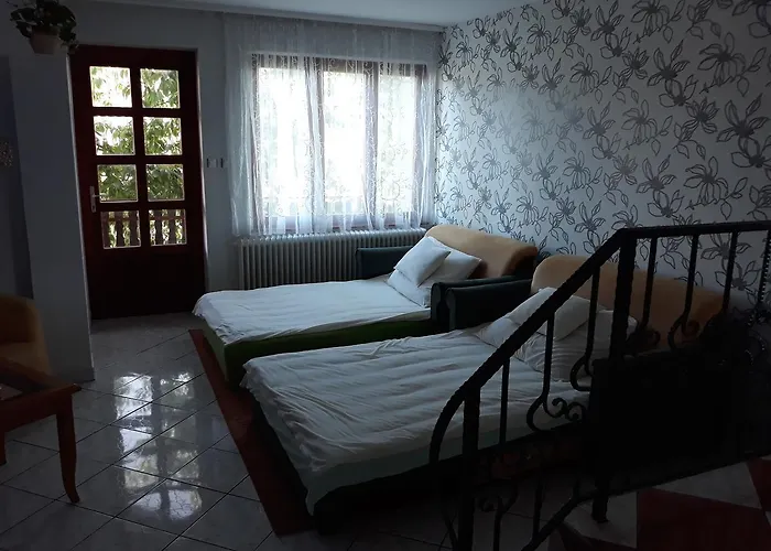 Rozsa Apartament *