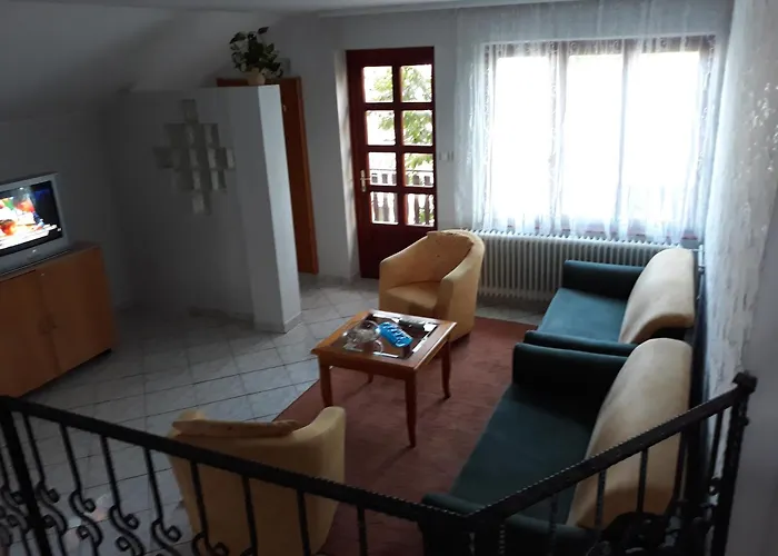 Rozsa Apartament *